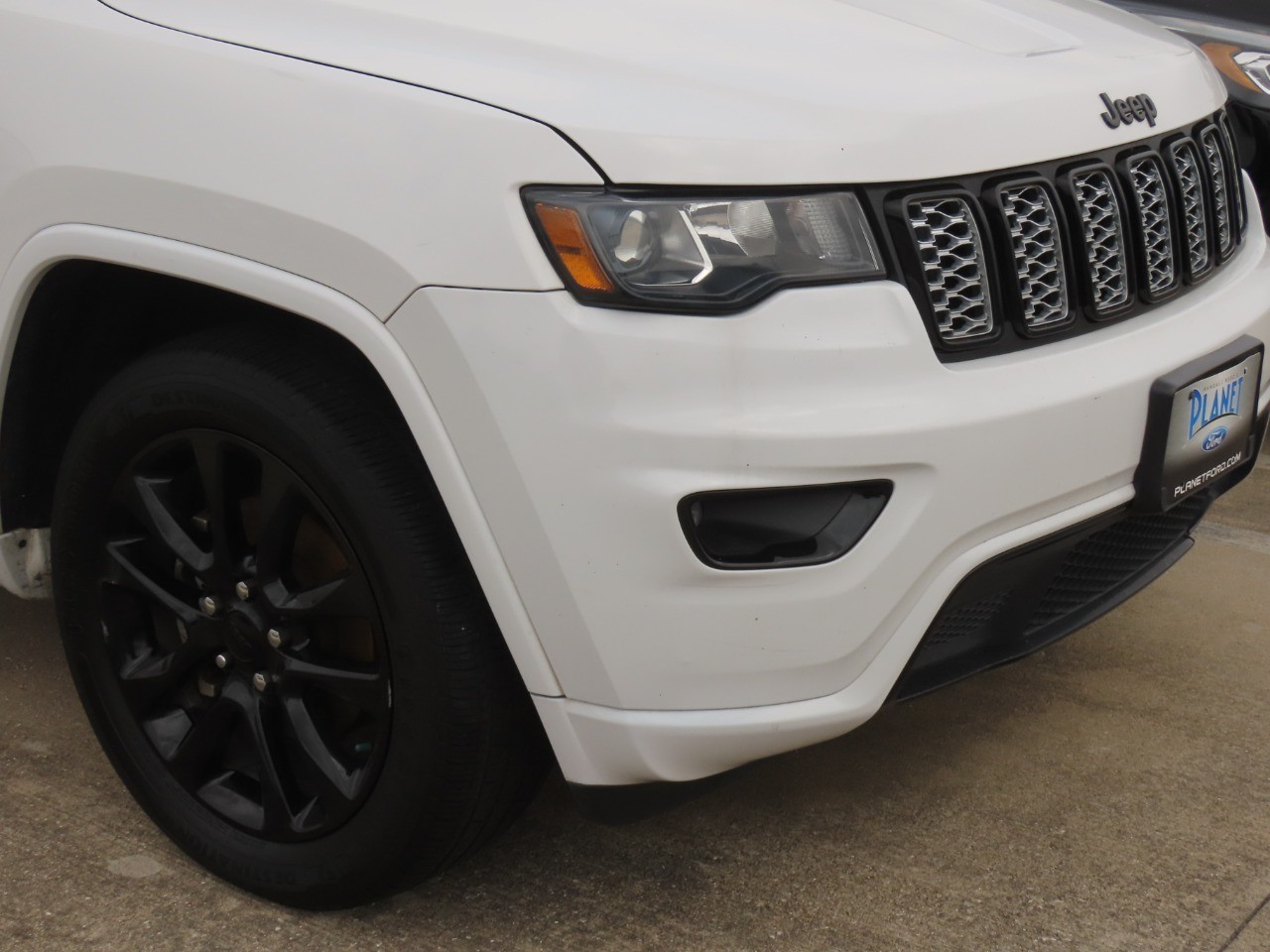 2019 Jeep Grand Cherokee Altitude - 2