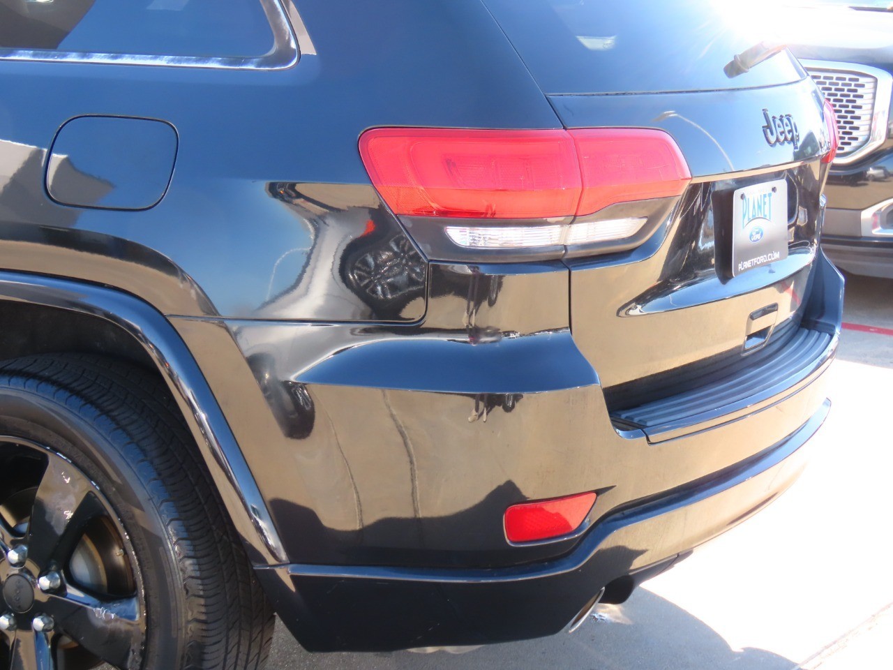 used 2015 Jeep Grand Cherokee car, priced at $10,999