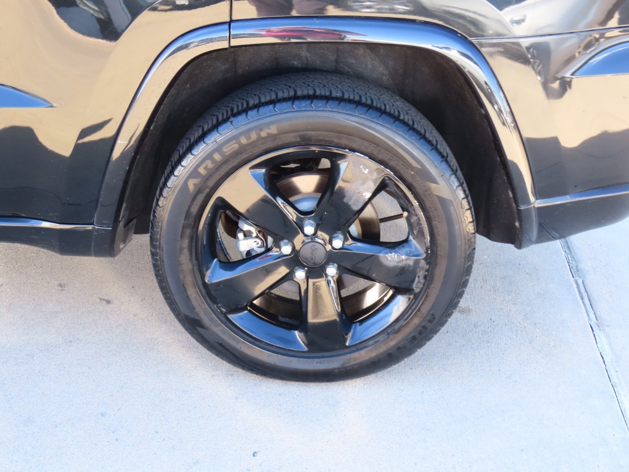 used 2015 Jeep Grand Cherokee car, priced at $10,999