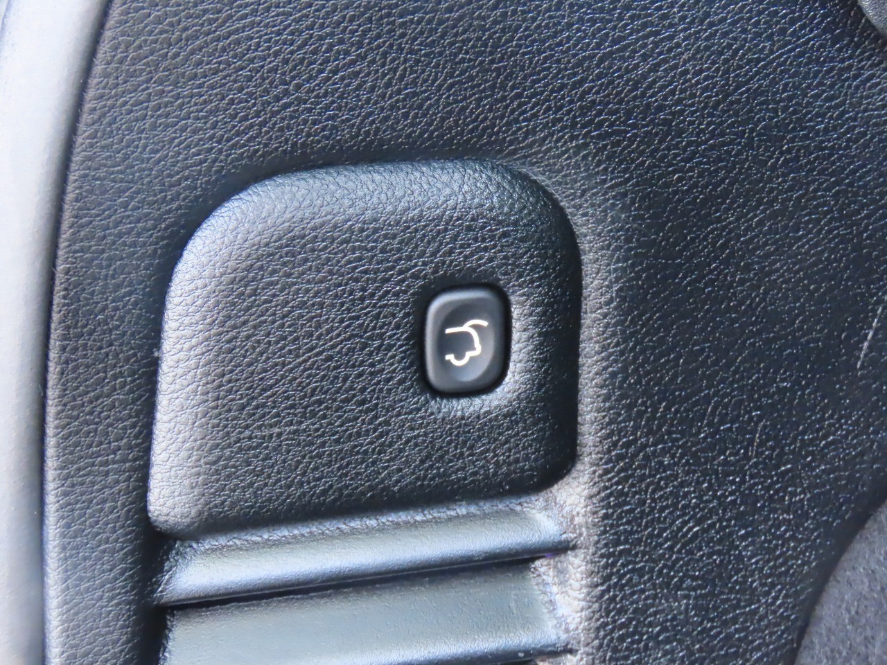 used 2018 Jeep Grand Cherokee car, priced at $13,999