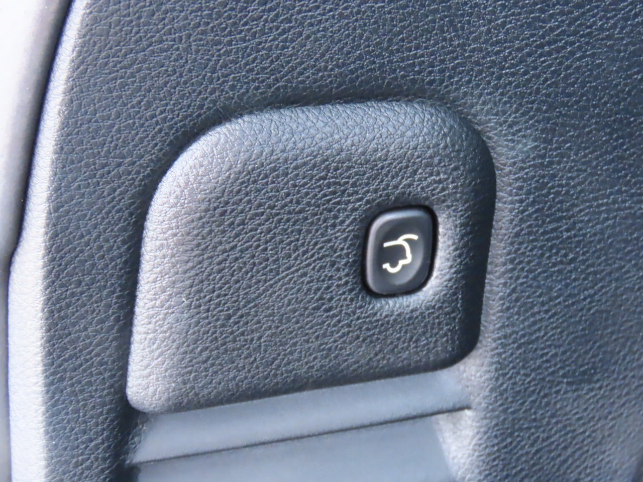 used 2018 Jeep Grand Cherokee car, priced at $8,999