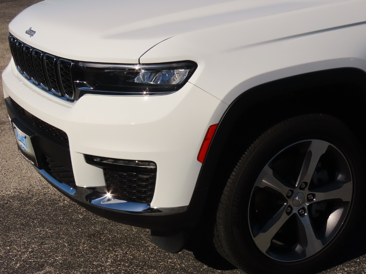 2024 Jeep Grand Cherokee L Limited Bright White Clearcoat at Planet Ford