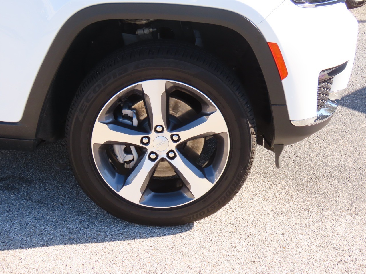 2024 Jeep Grand Cherokee L Limited Bright White Clearcoat at Planet Ford