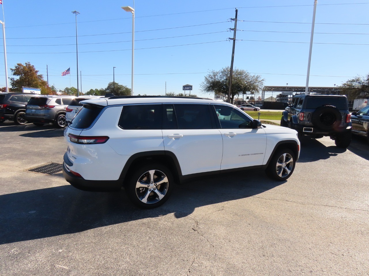2024 Jeep Grand Cherokee L Limited Bright White Clearcoat at Planet Ford
