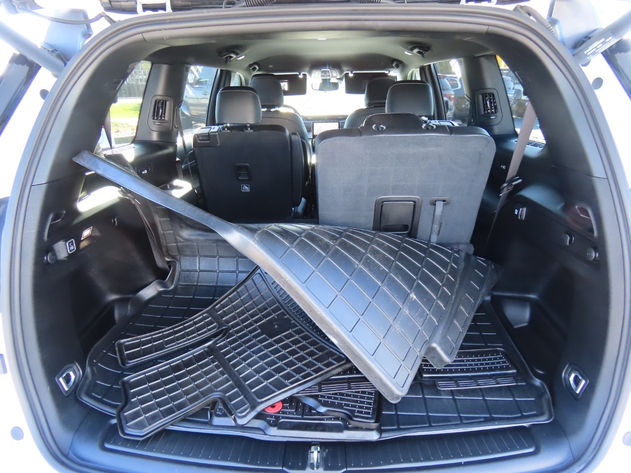 2024 Jeep Grand Cherokee L Limited Bright White Clearcoat at Planet Ford