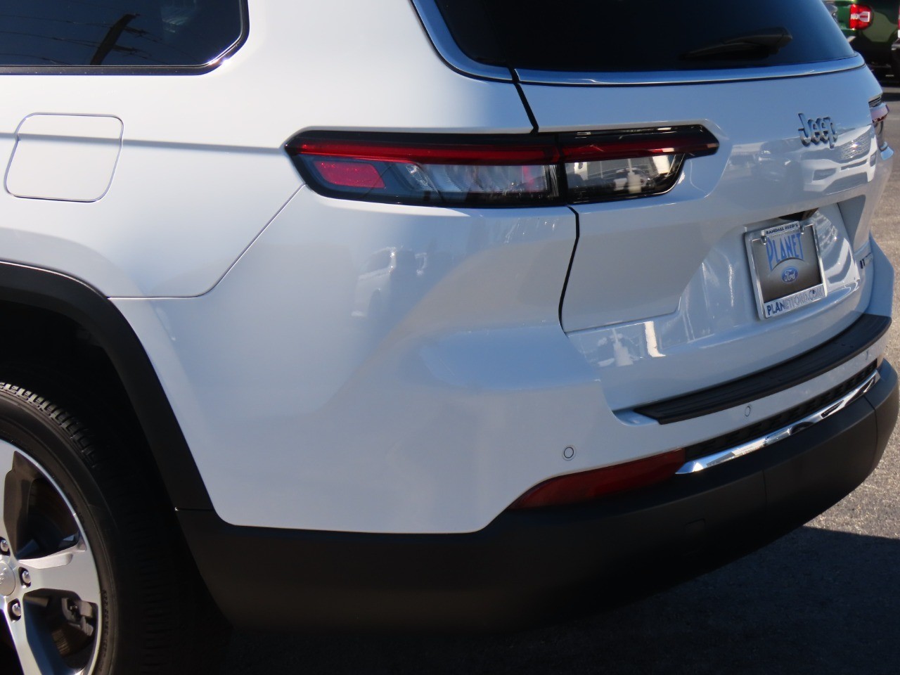 2024 Jeep Grand Cherokee L Limited Bright White Clearcoat at Planet Ford