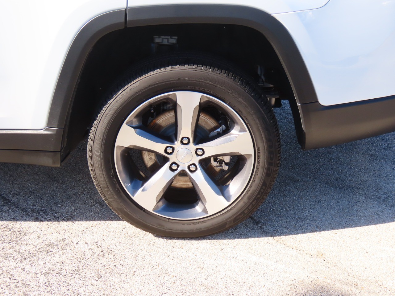 2024 Jeep Grand Cherokee L Limited Bright White Clearcoat at Planet Ford