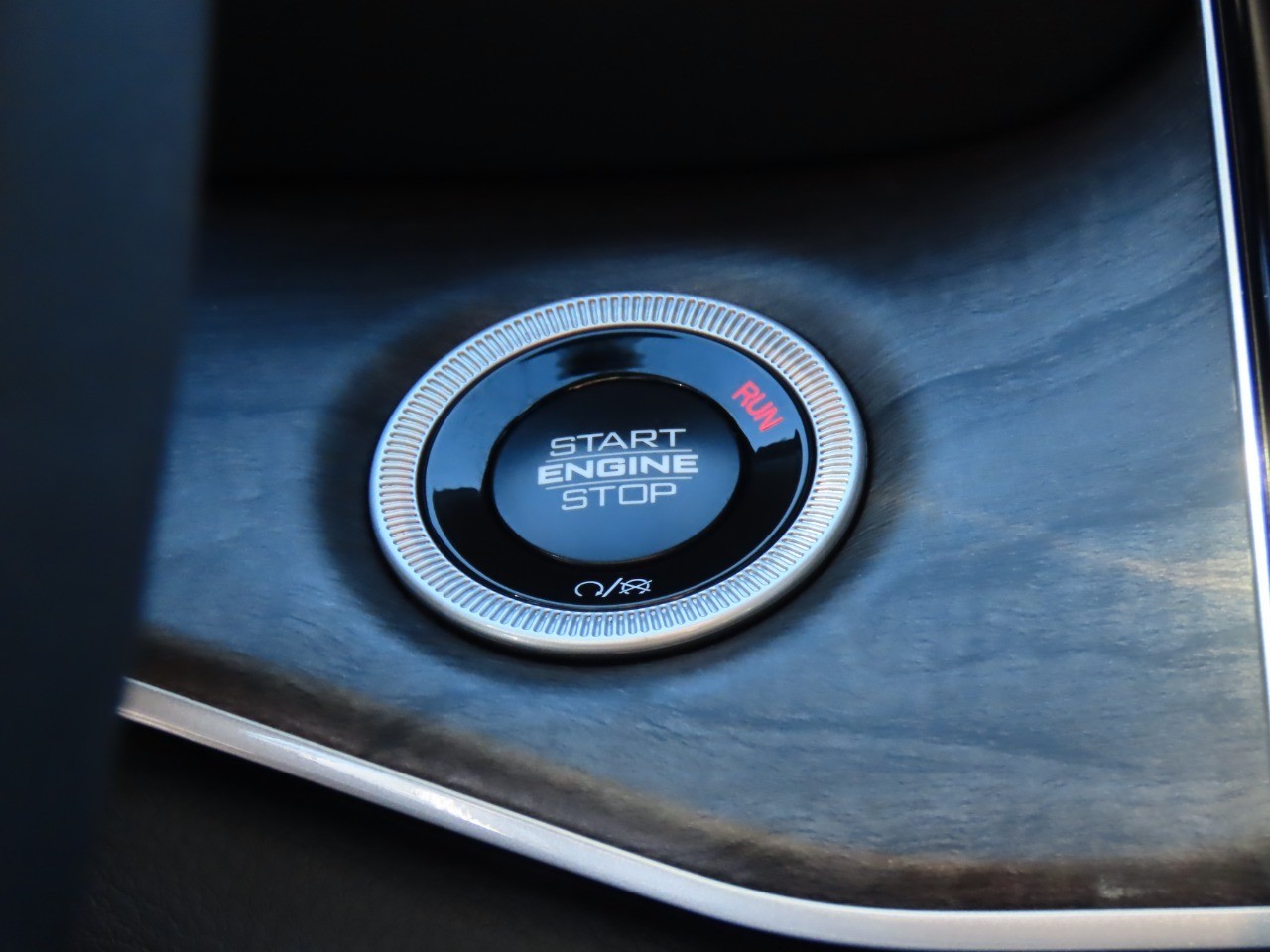 2024 Jeep Grand Cherokee L Limited Bright White Clearcoat at Planet Ford