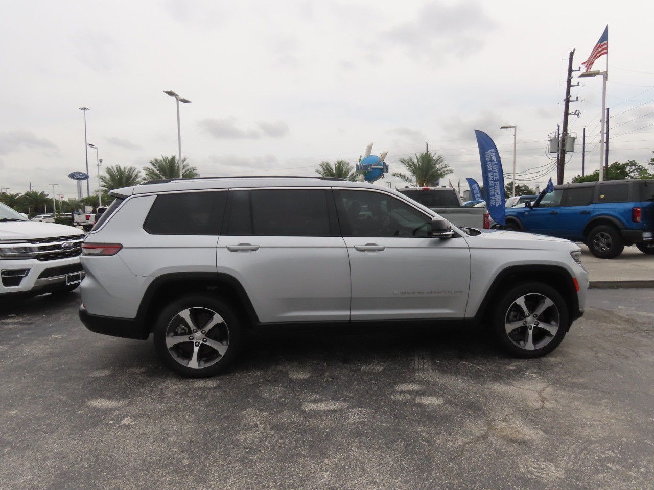 used 2023 Jeep Grand Cherokee L car, priced at $26,999