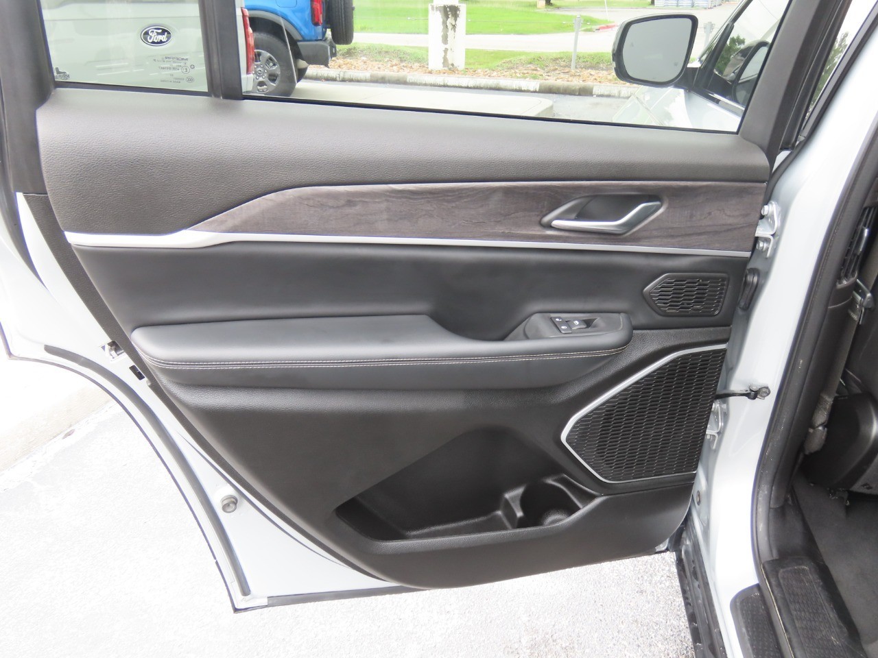 used 2023 Jeep Grand Cherokee L car, priced at $26,999