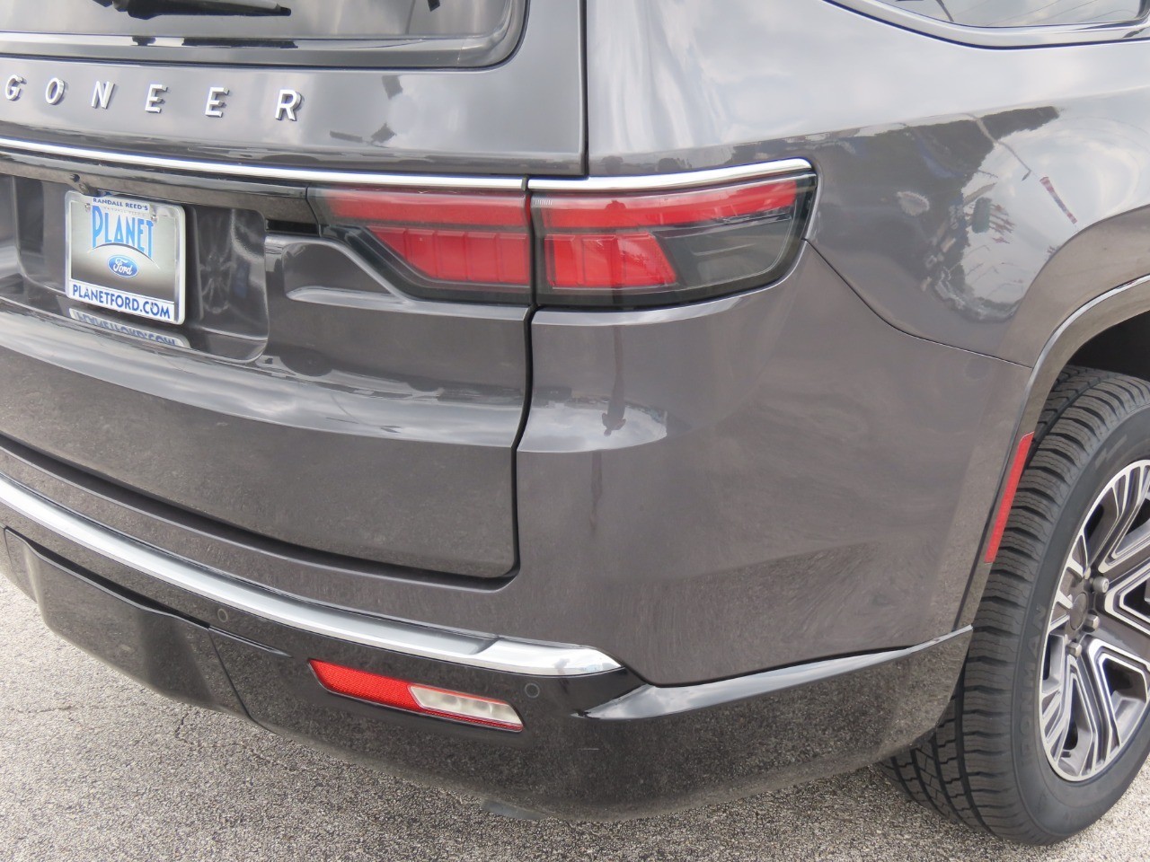 2024 Jeep Wagoneer - 11