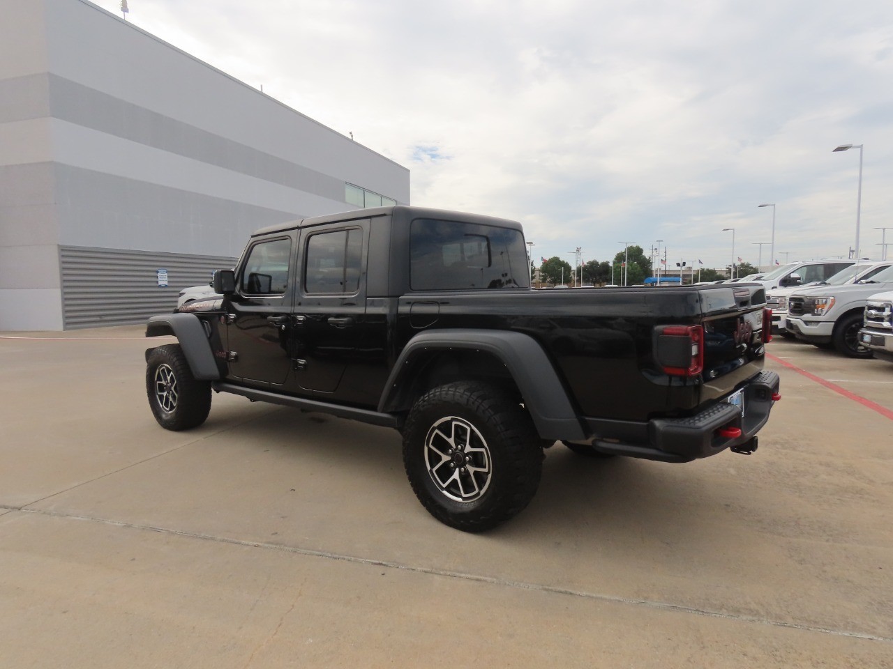 2024 Jeep Gladiator photo 16 of 32