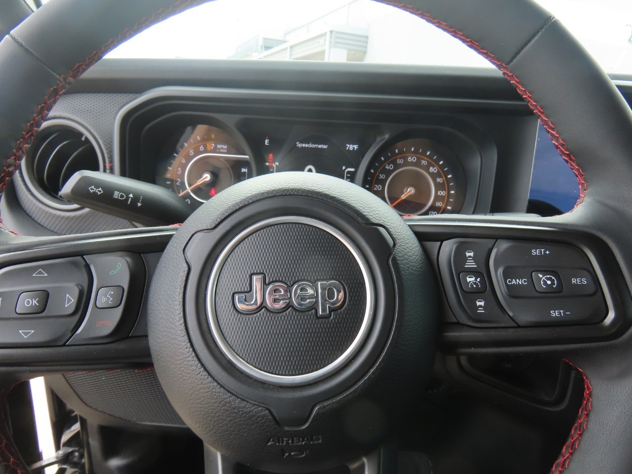 2024 Jeep Gladiator photo 27 of 32