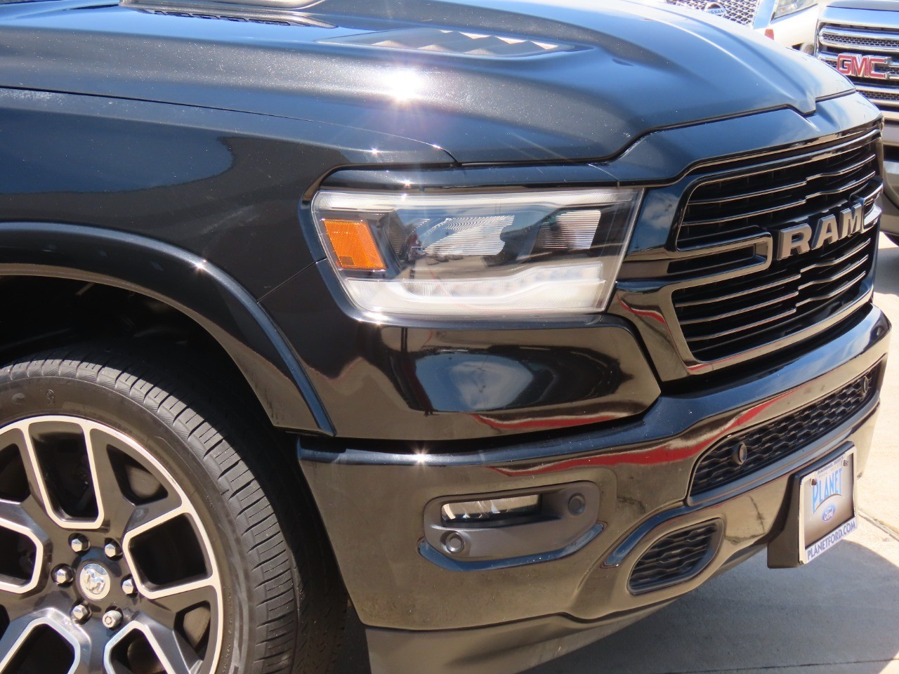 2019 RAM 1500 Laramie 4x2 Crew Cab 5'7 Box photo