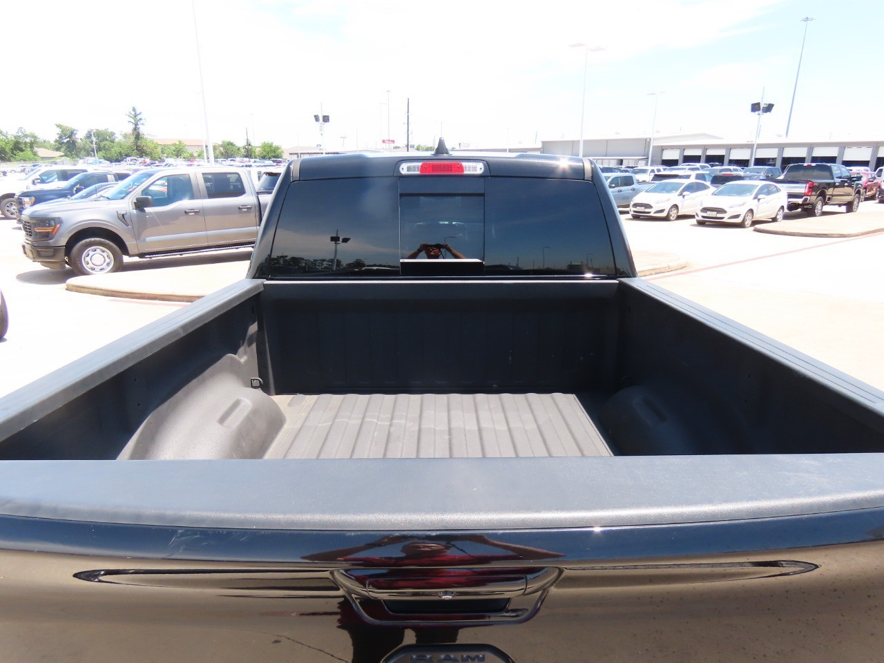 2019 RAM 1500 Laramie 4x2 Crew Cab 5'7 Box photo