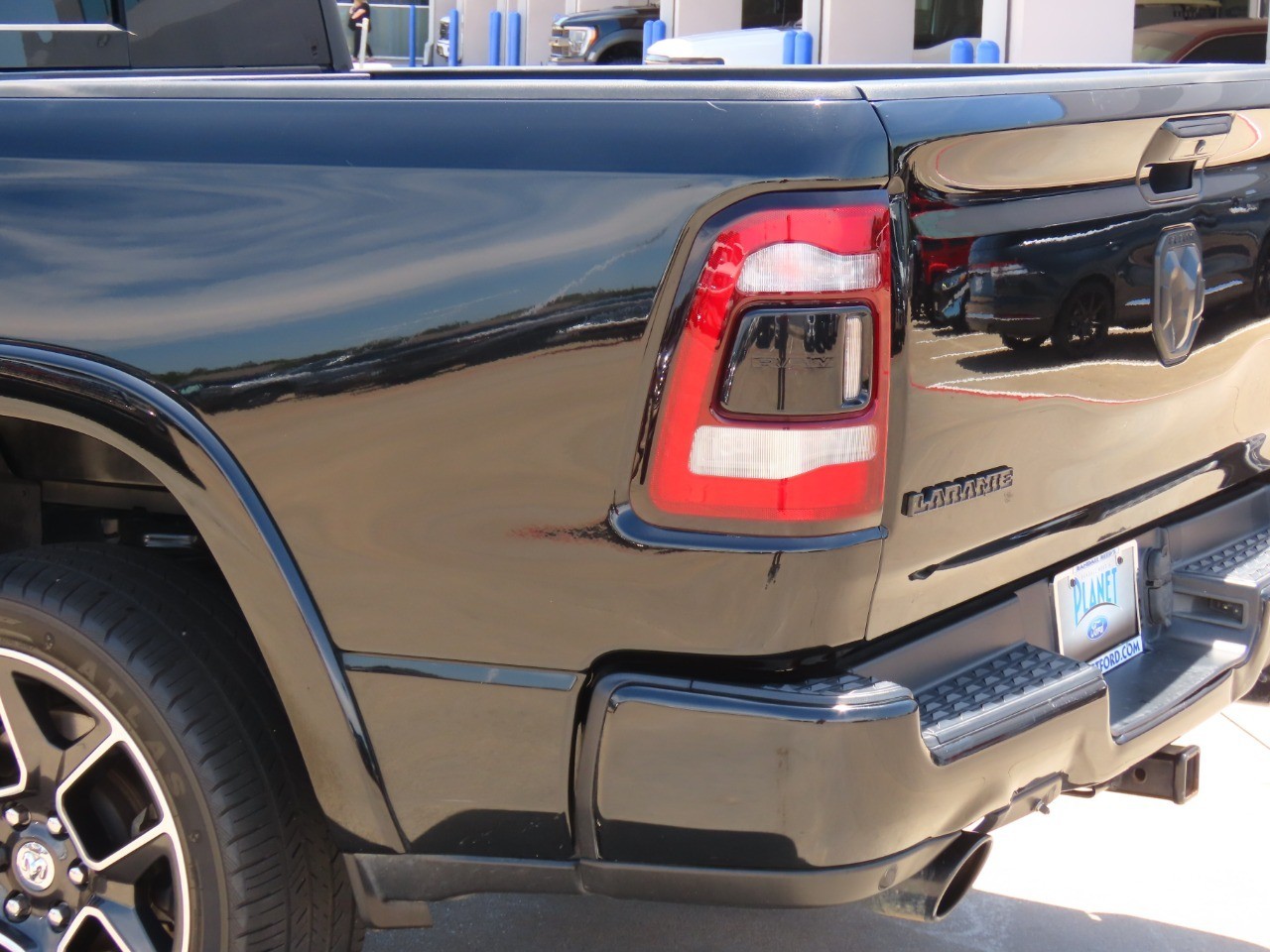 2019 RAM 1500 Laramie 4x2 Crew Cab 5'7 Box photo