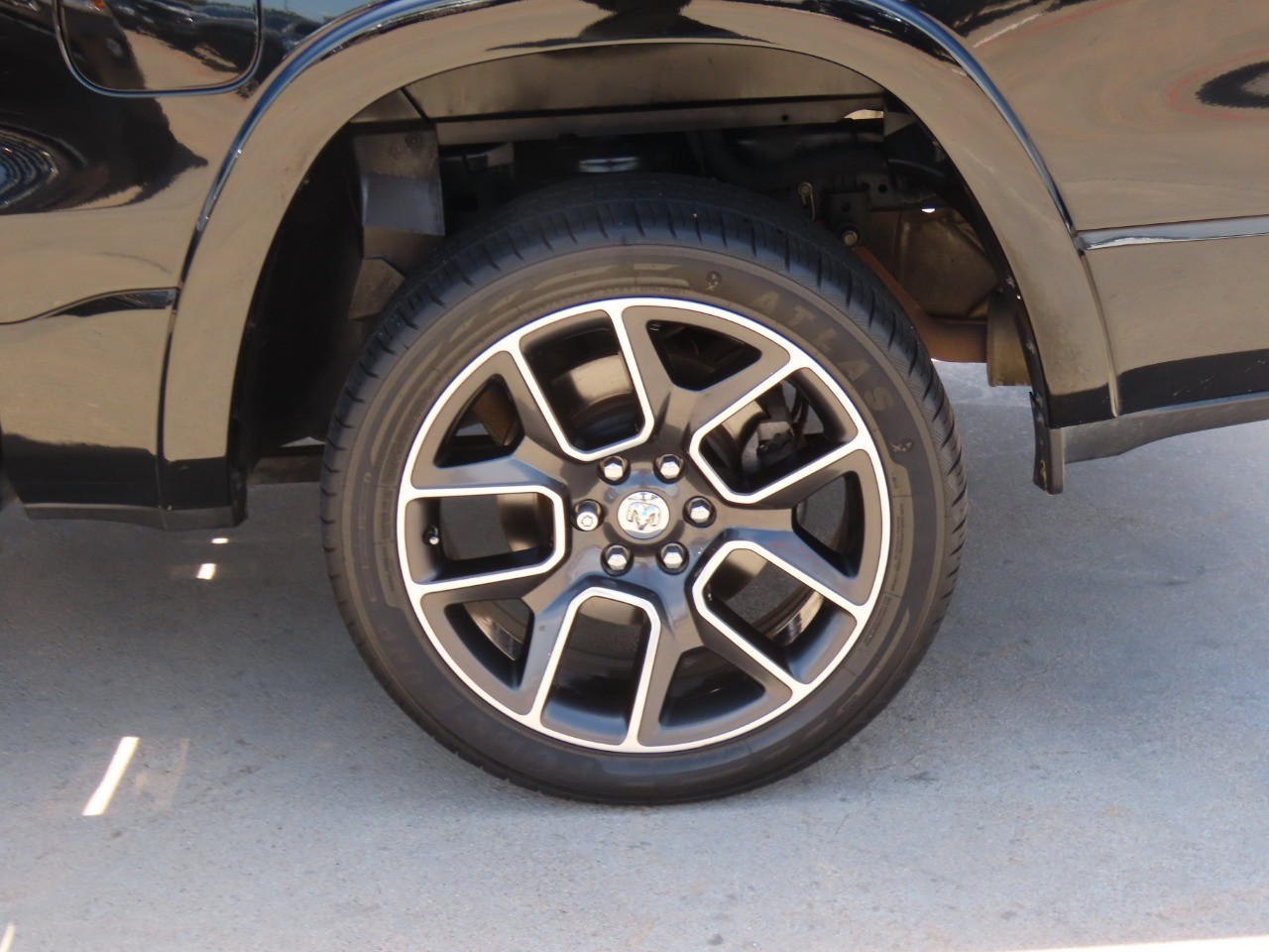 2019 RAM 1500 Laramie 4x2 Crew Cab 5'7 Box photo