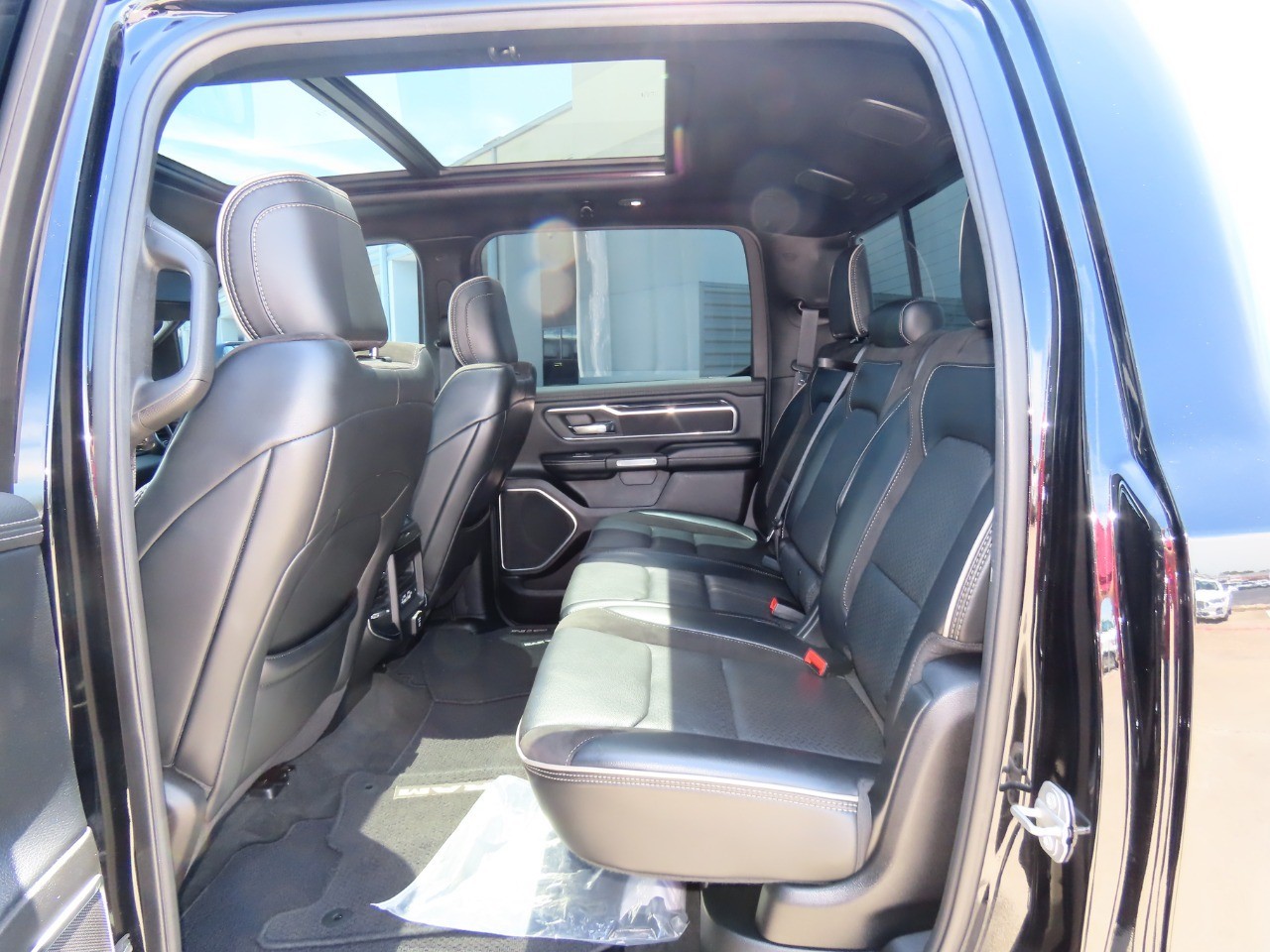 2019 RAM 1500 Laramie 4x2 Crew Cab 5'7 Box photo