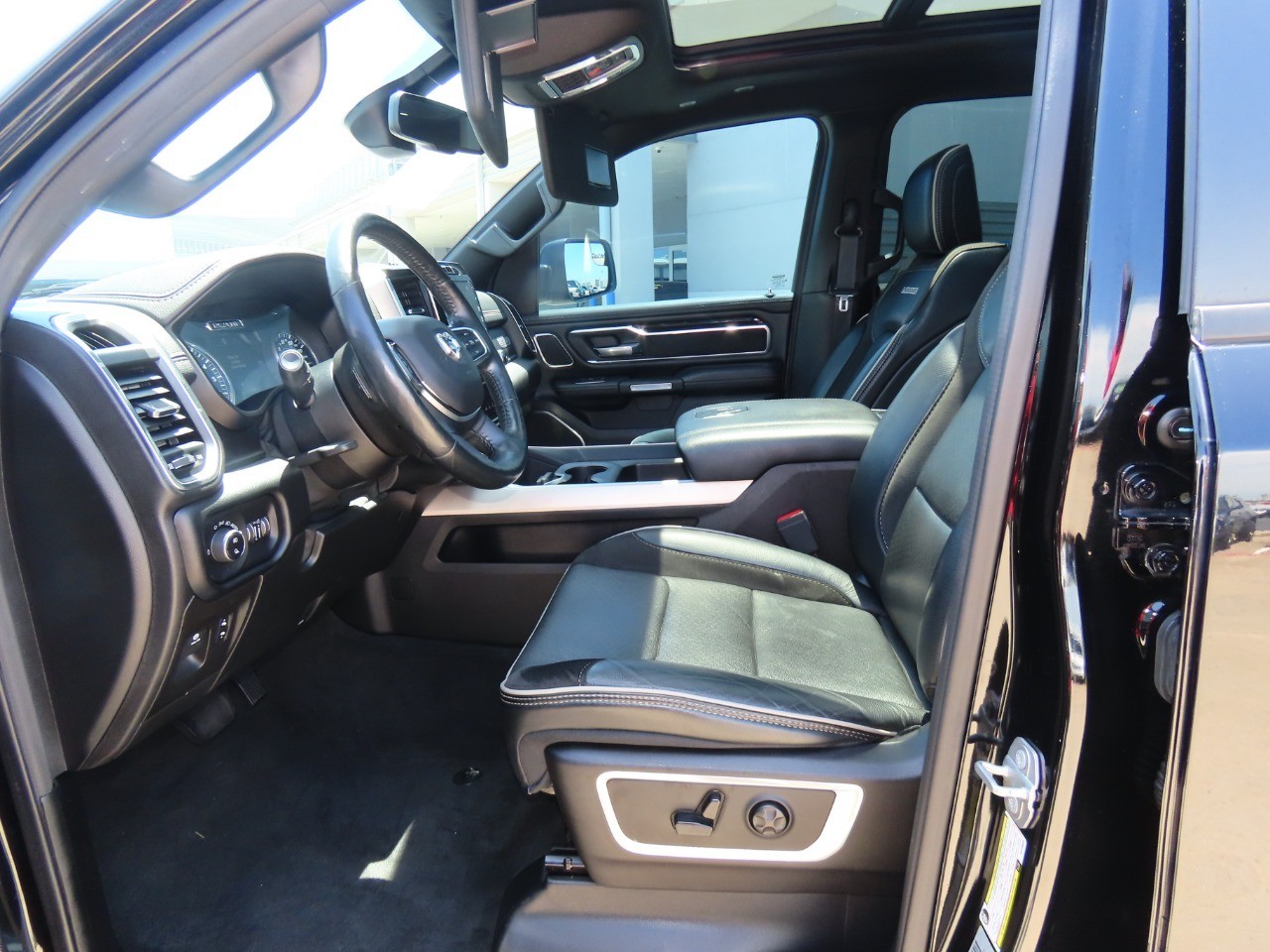 2019 RAM 1500 Laramie 4x2 Crew Cab 5'7 Box photo