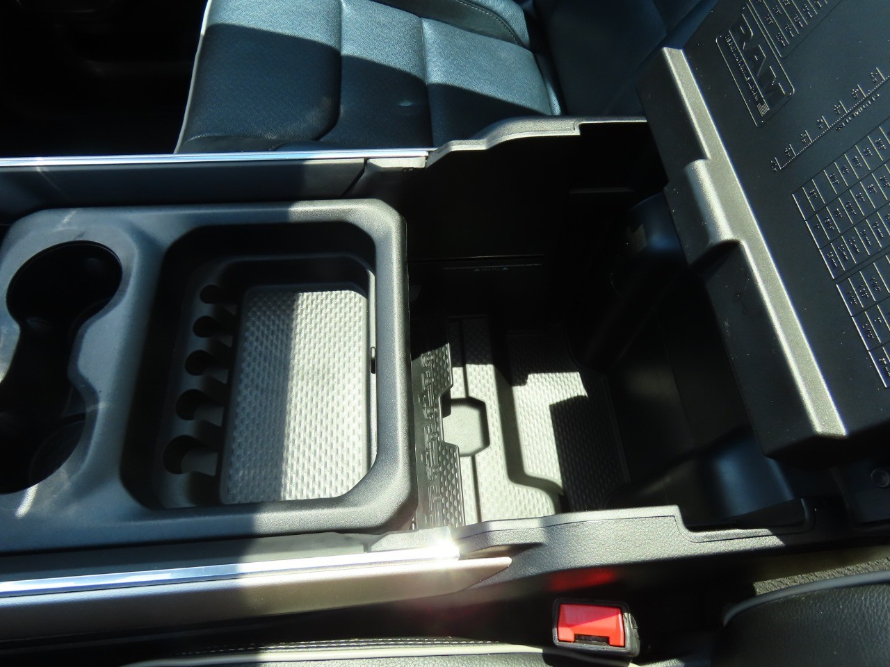 2019 RAM 1500 Laramie 4x2 Crew Cab 5'7 Box photo