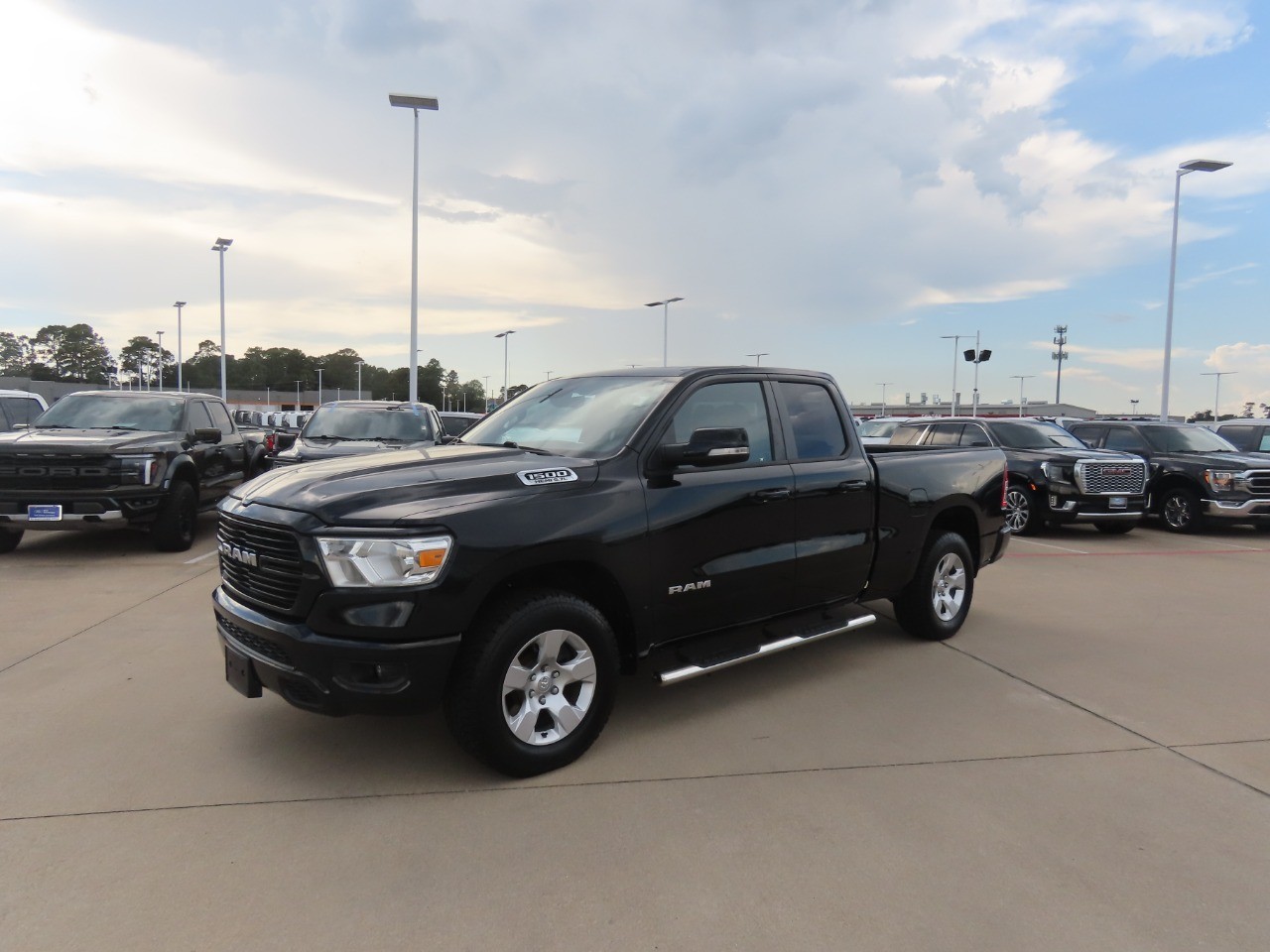 2021 Ram 1500 photo 2 of 32