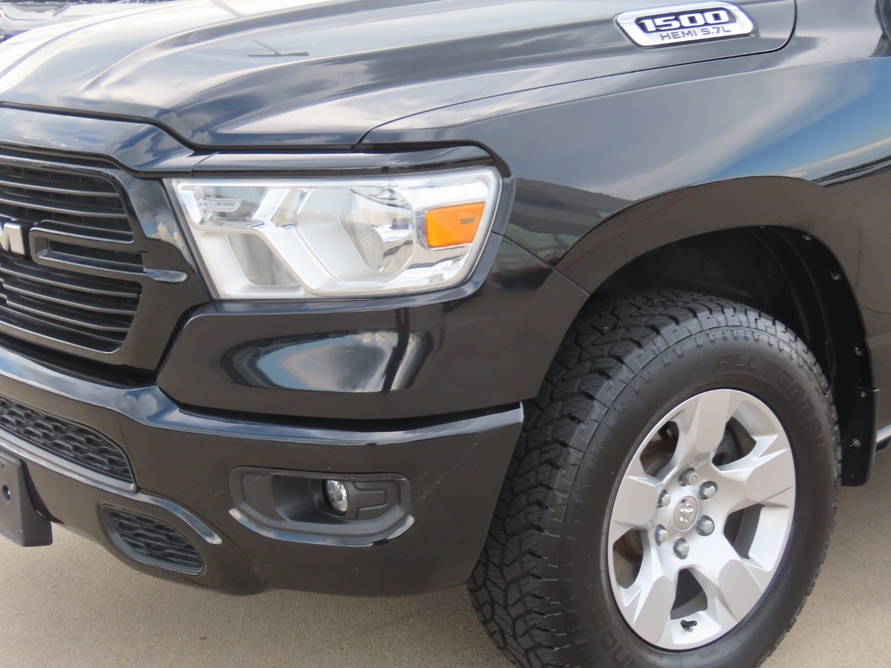 2021 Ram 1500 photo 3 of 32