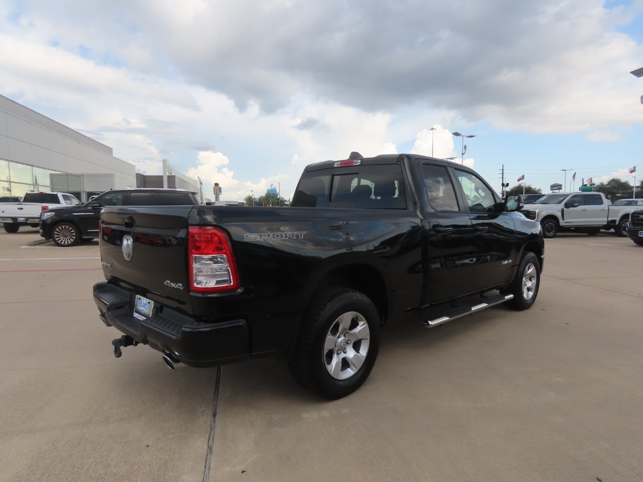 2021 Ram 1500 photo 11 of 32