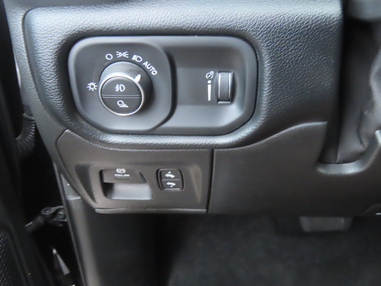 2021 Ram 1500 photo 26 of 32
