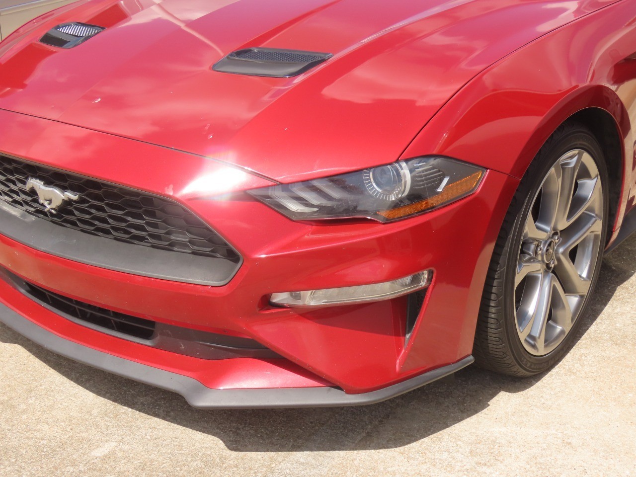 2020 Ford Mustang photo 3 of 19