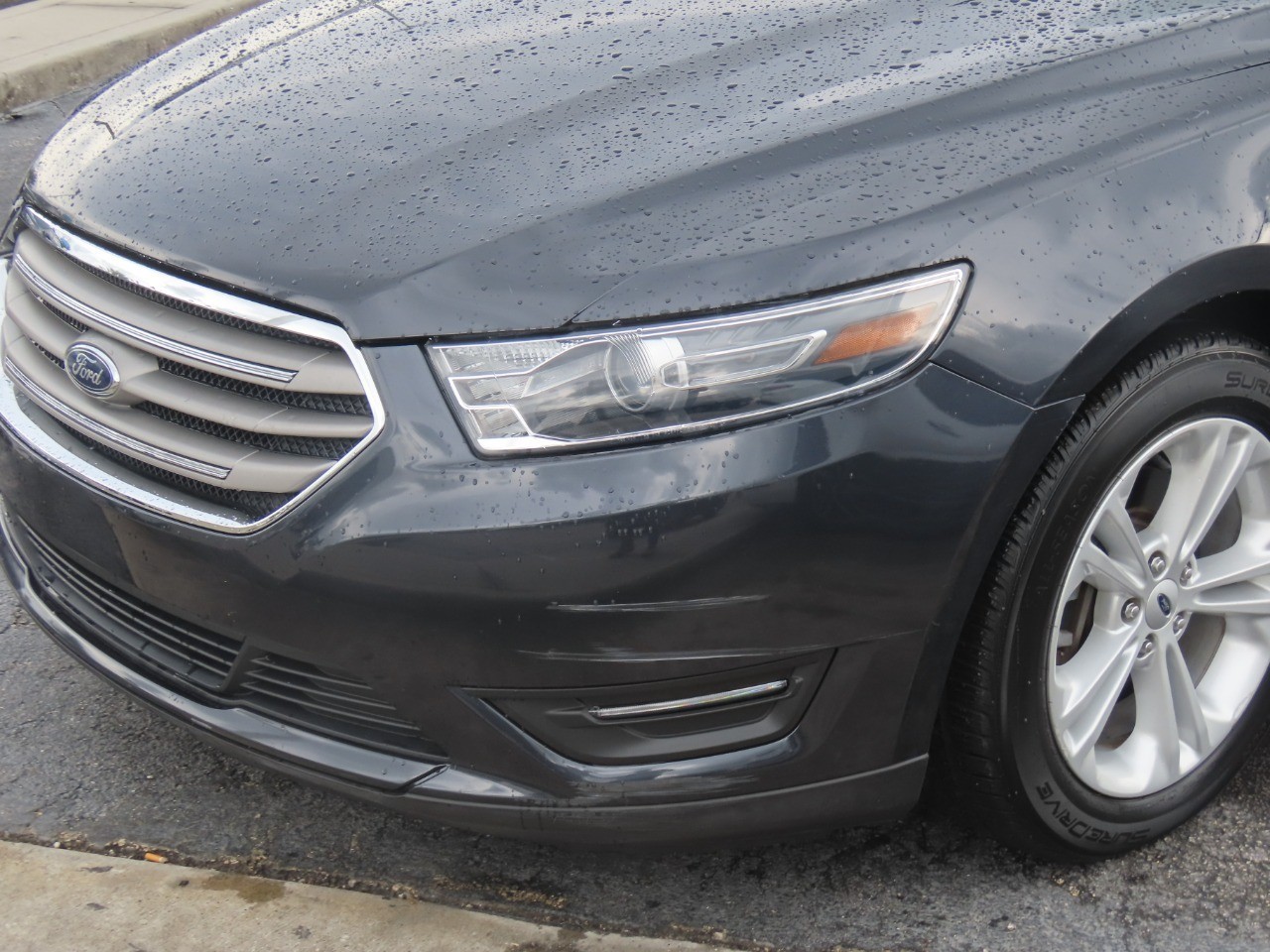 2017 Ford Taurus photo 3 of 29