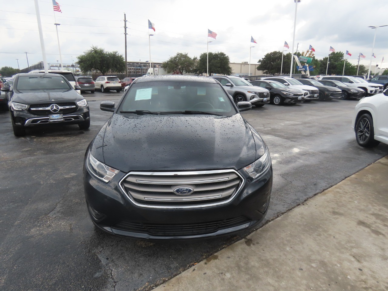 2017 Ford Taurus photo 5 of 29