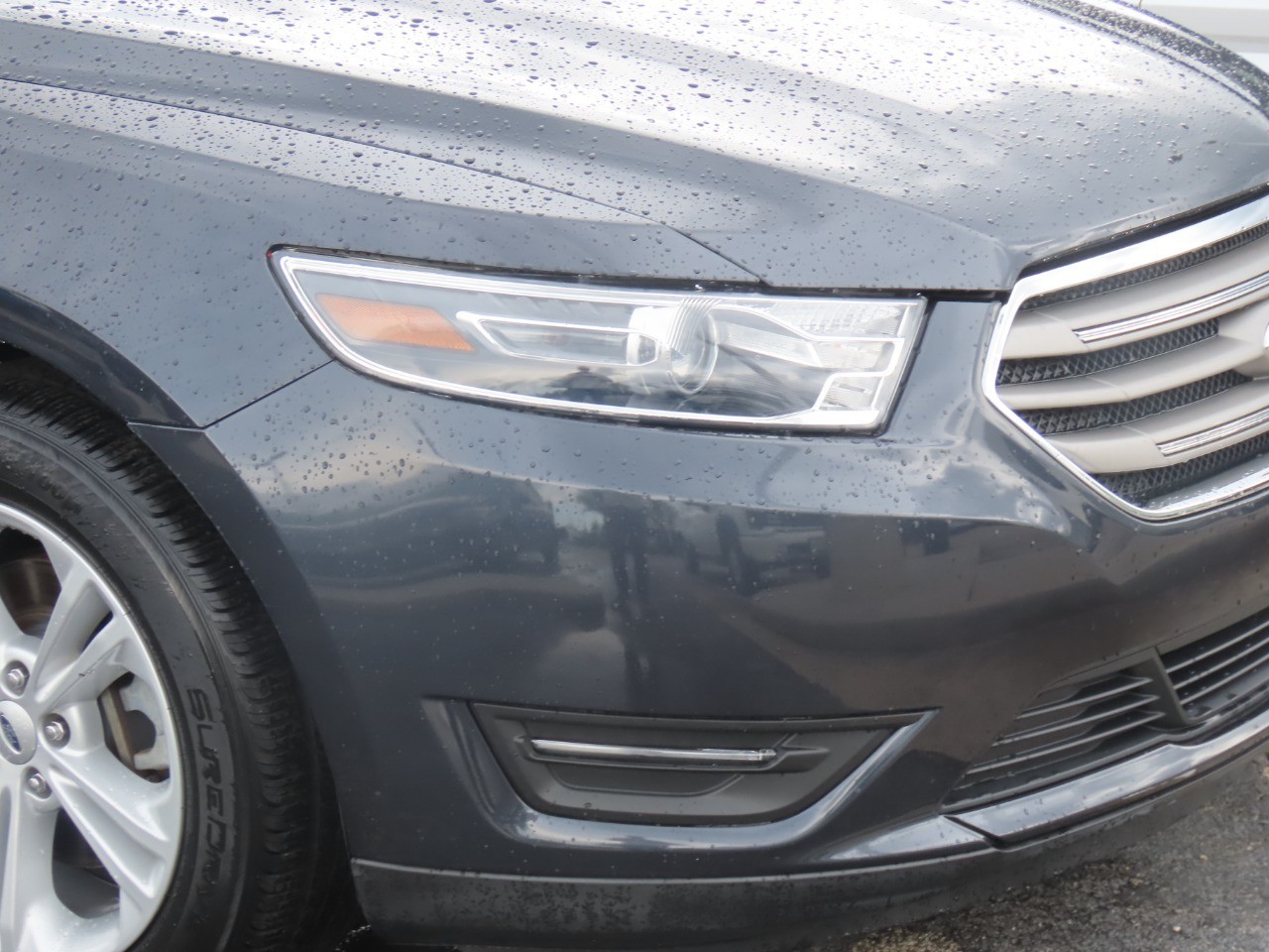 2017 Ford Taurus photo 6 of 29
