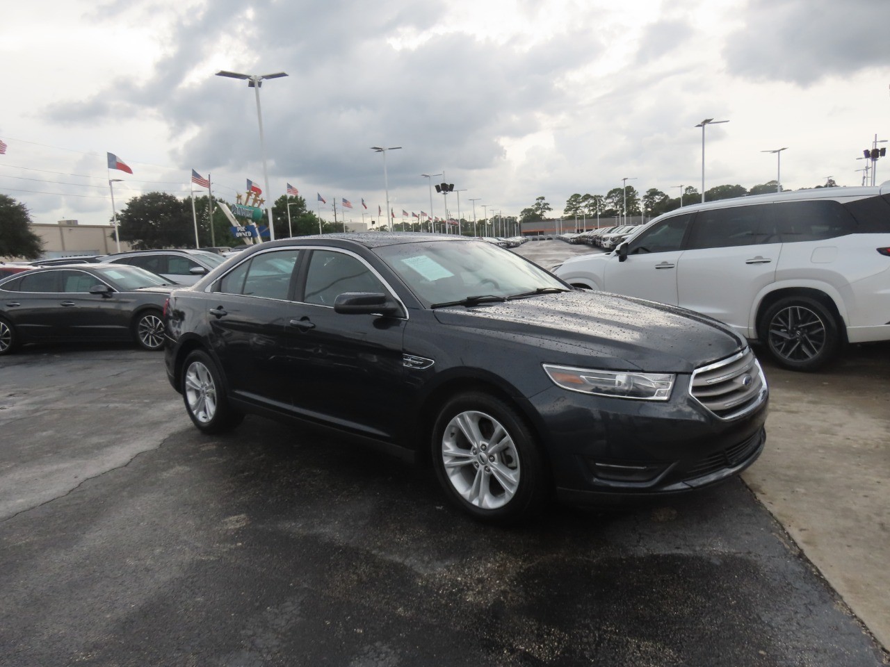 2017 Ford Taurus photo 7 of 29