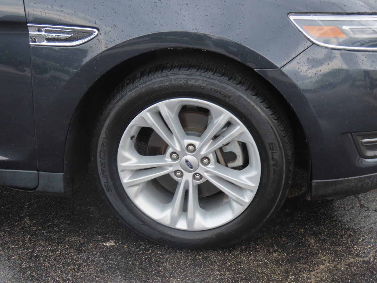 2017 Ford Taurus photo 9 of 29