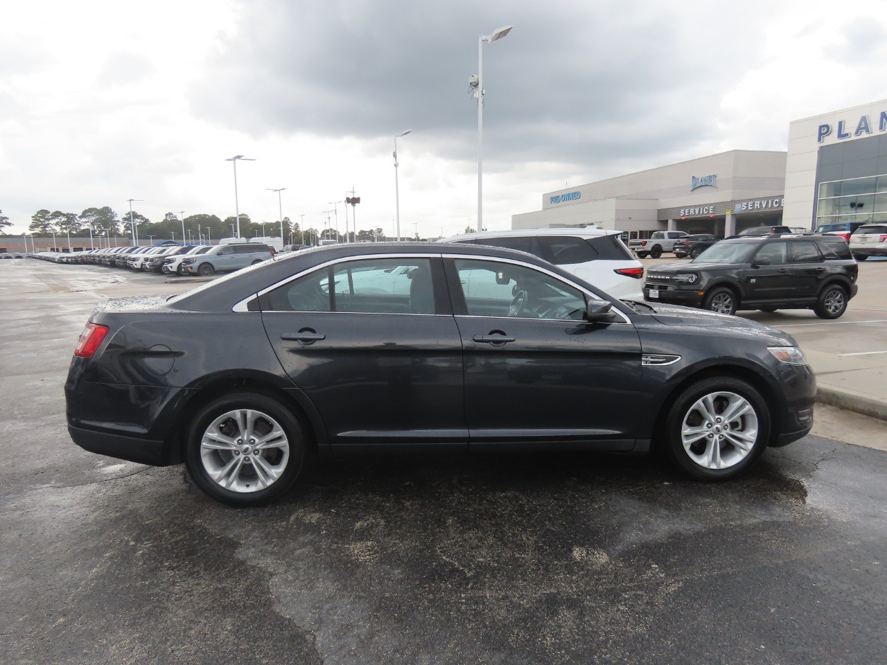 2017 Ford Taurus photo 10 of 29