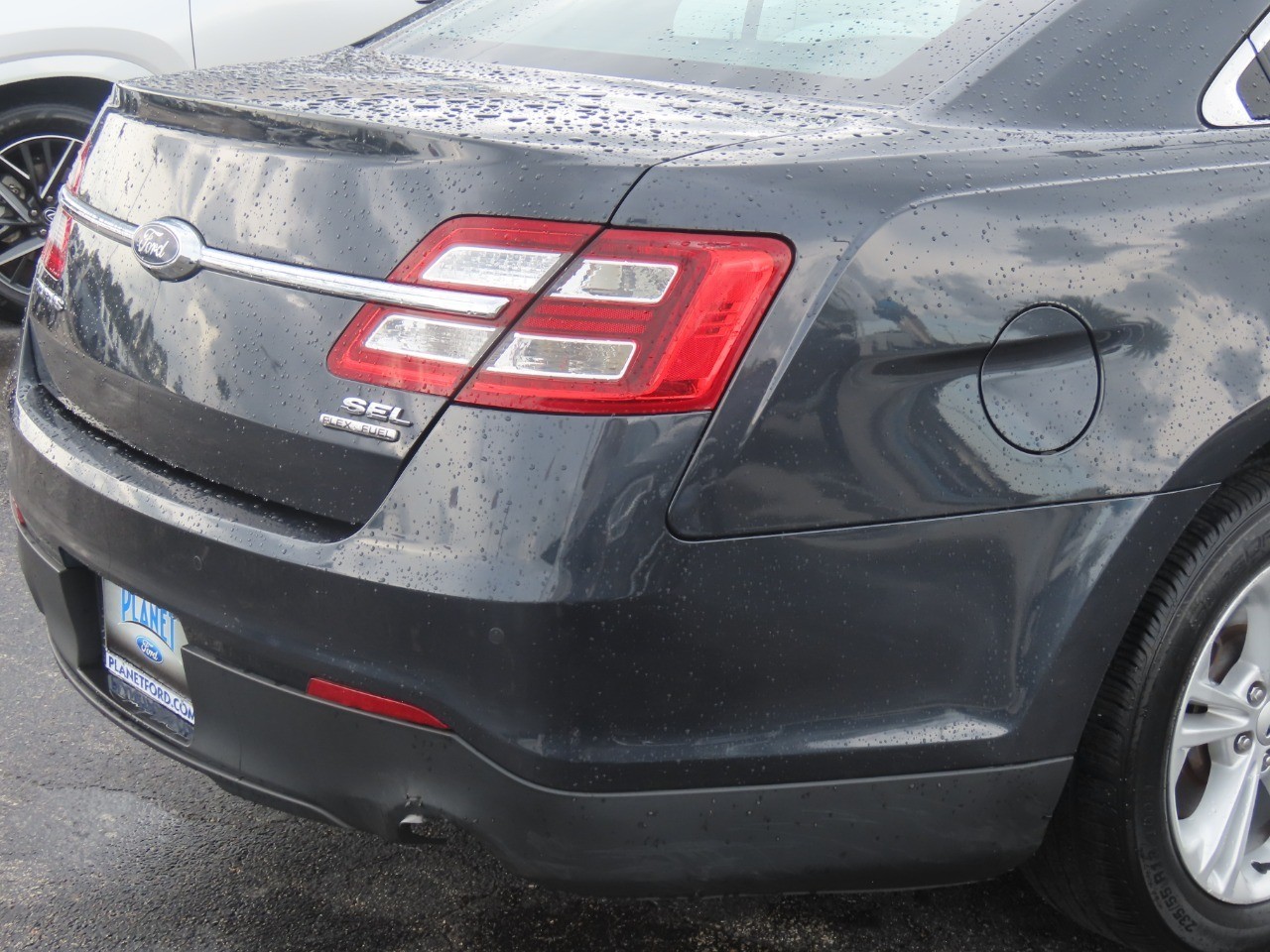 2017 Ford Taurus photo 12 of 29