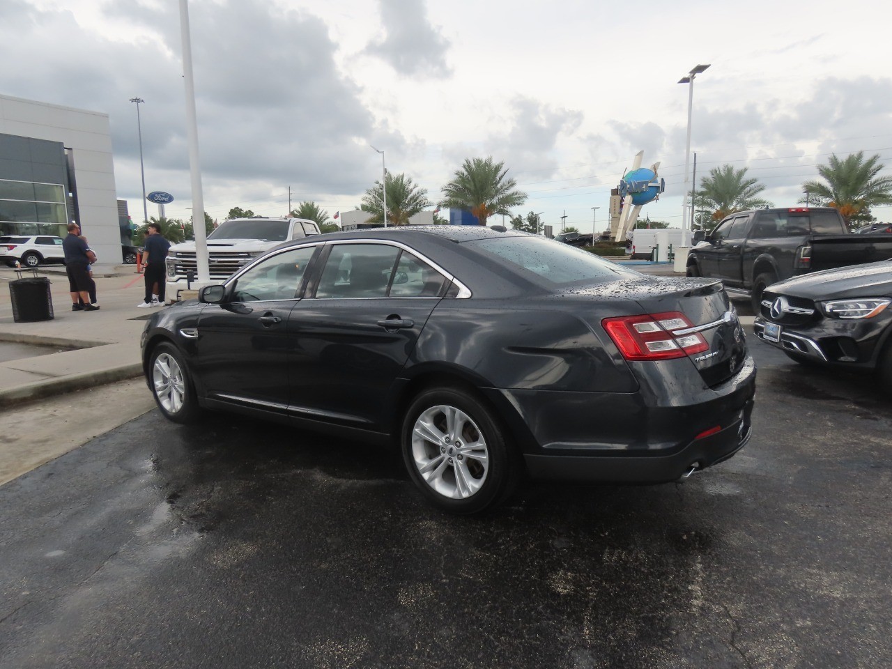 2017 Ford Taurus photo 15 of 29