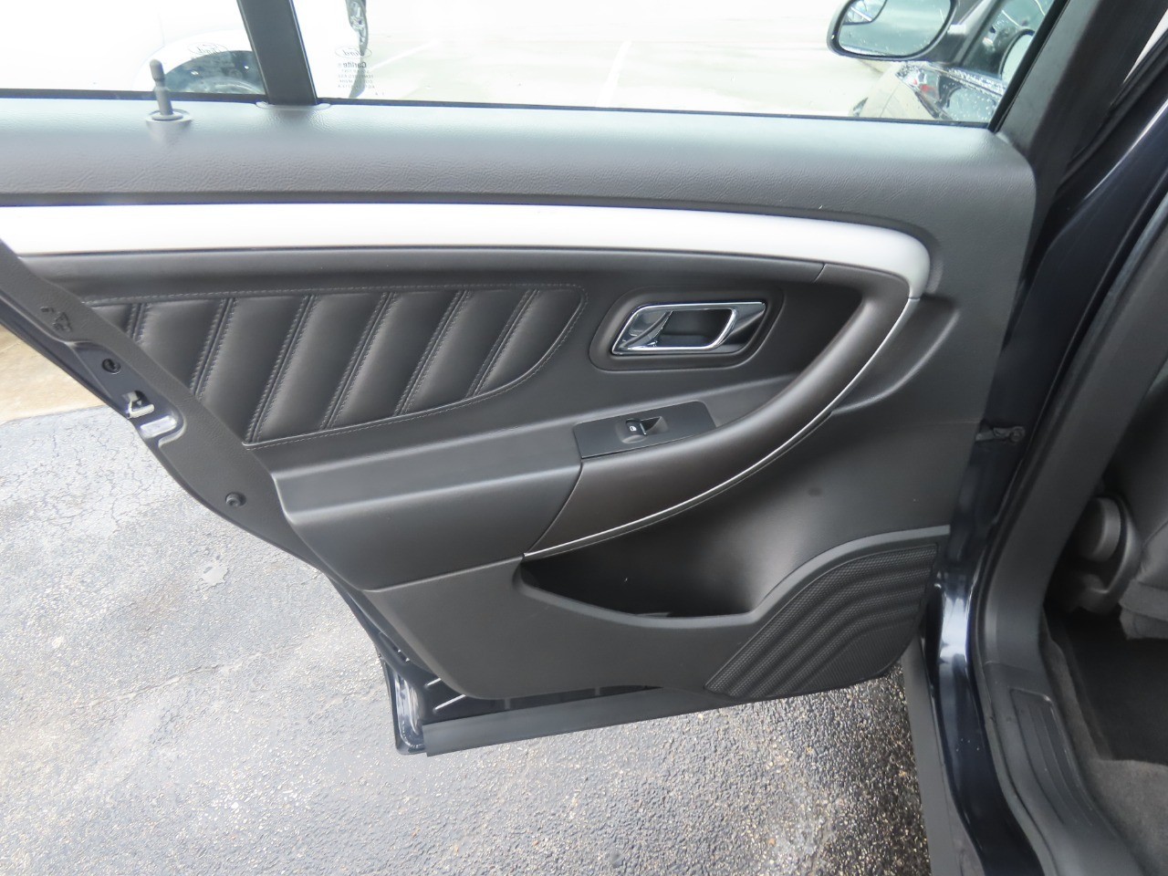 2017 Ford Taurus photo 18 of 29
