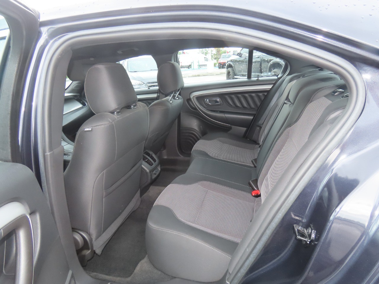 2017 Ford Taurus photo 19 of 29