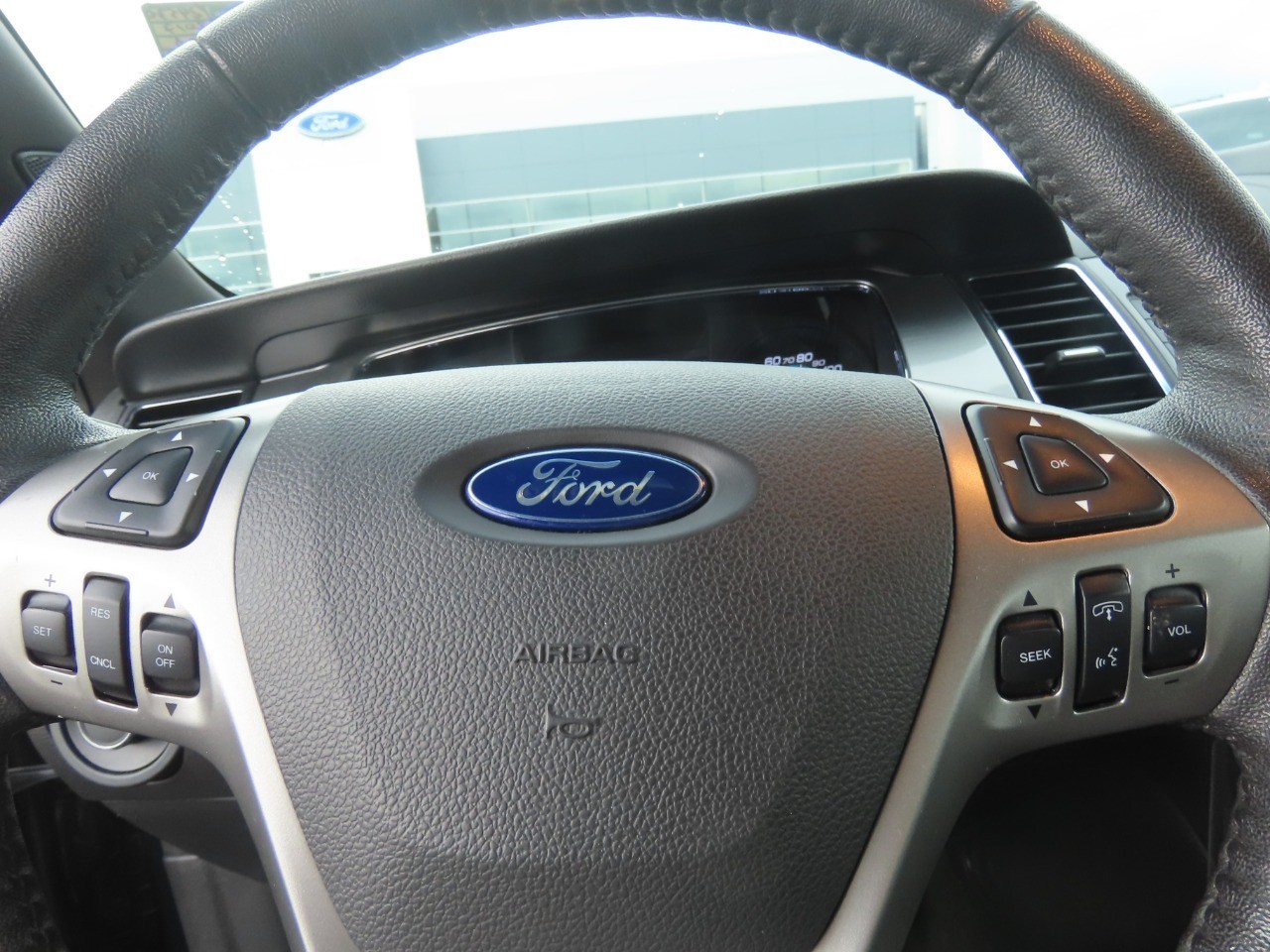 2017 Ford Taurus photo 26 of 29