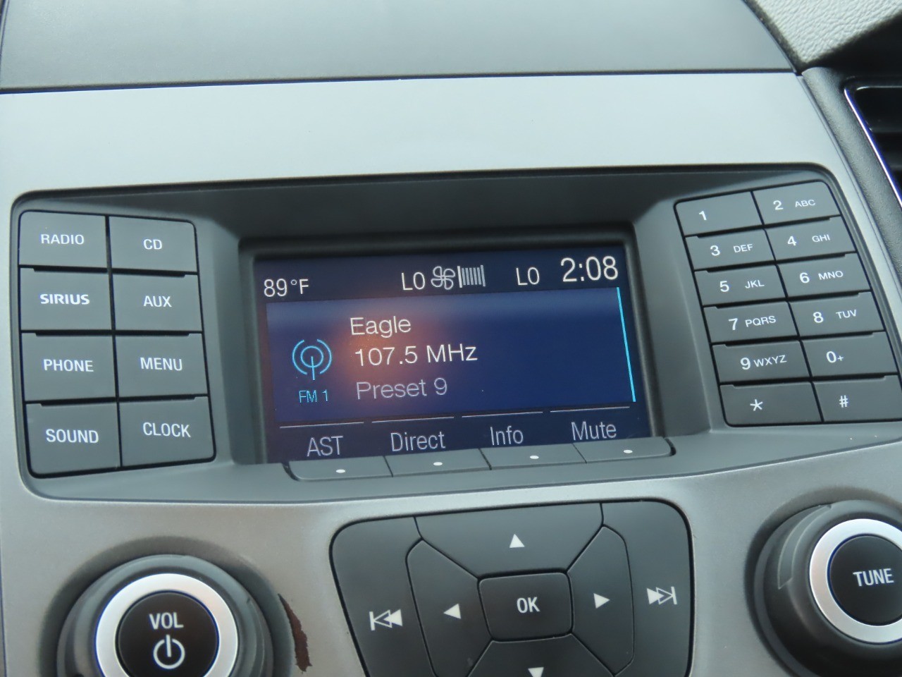 2017 Ford Taurus photo 28 of 29