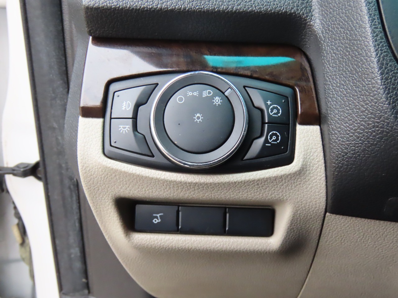 used 2013 Ford Explorer car, priced at $5,999