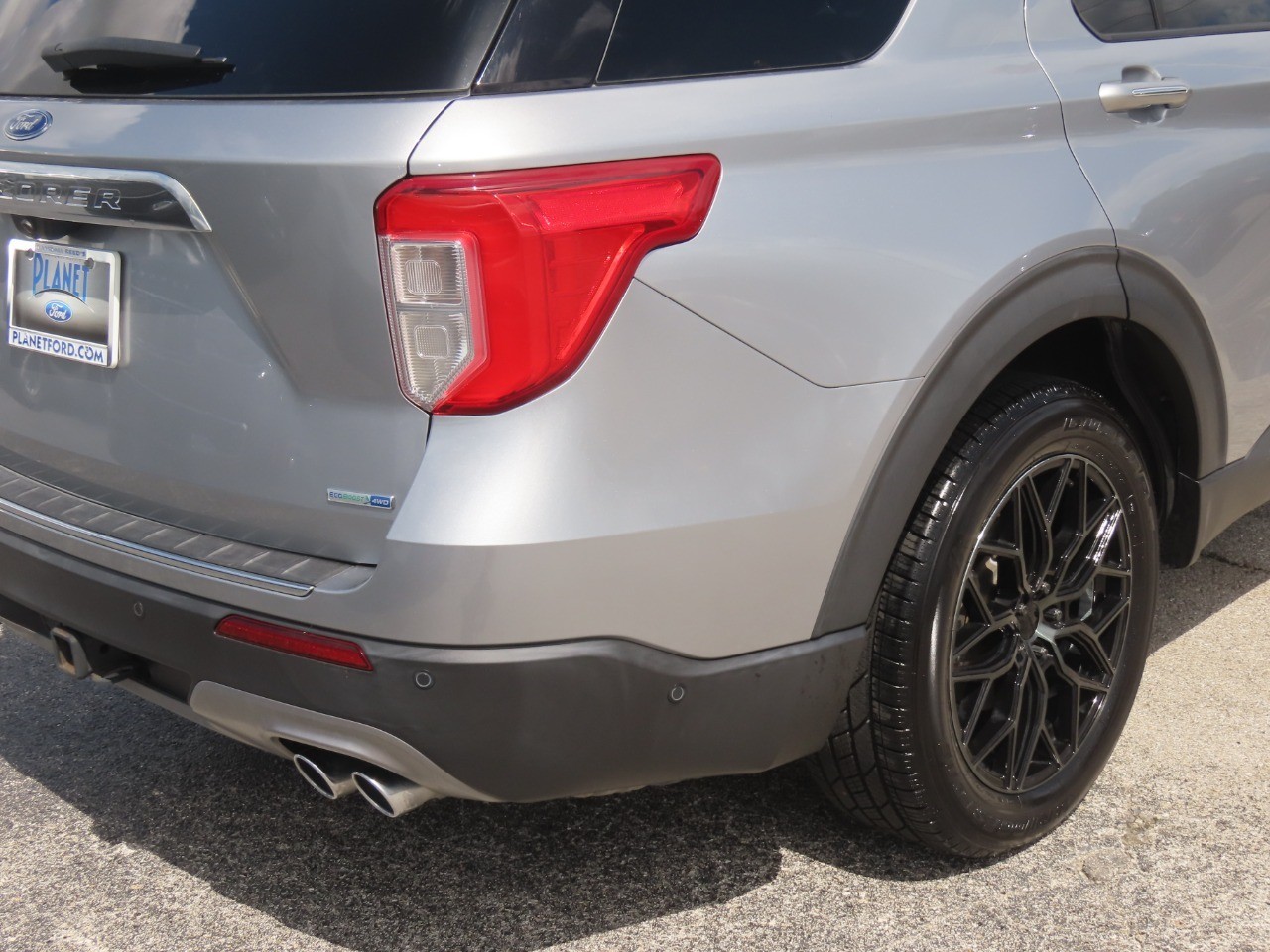2020 Ford Explorer Platinum - 11
