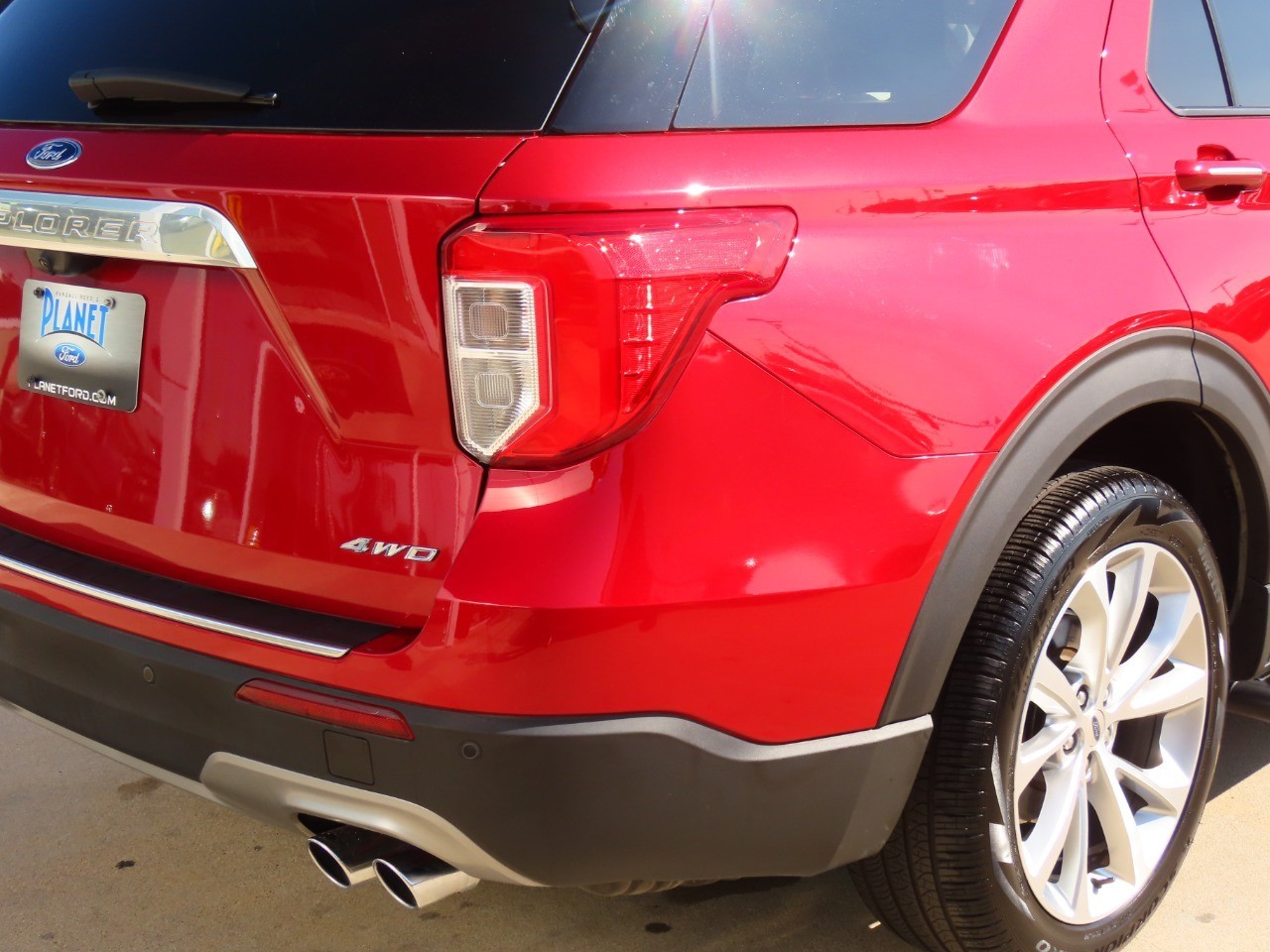 2022 Ford Explorer Platinum - 11