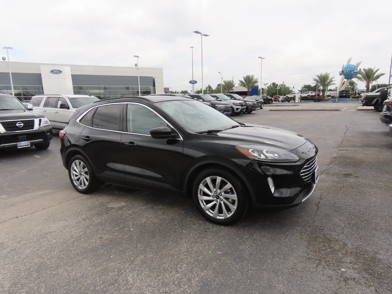 2022 Ford Escape Titanium Hybrid - 6