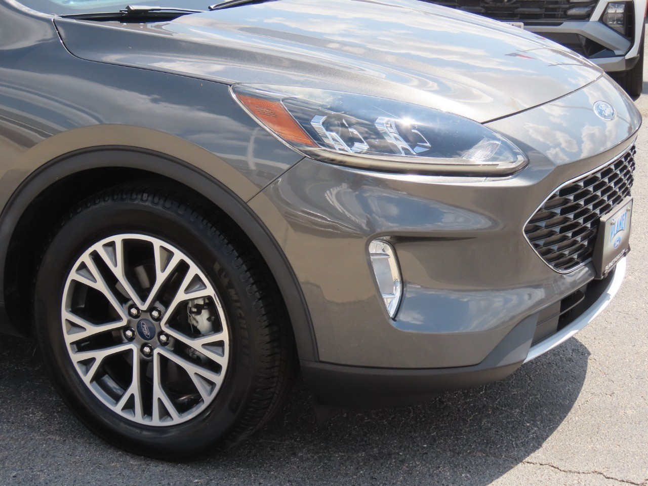 2020 Ford Escape photo 6 of 33