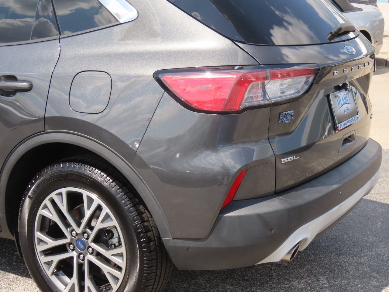 2020 Ford Escape photo 16 of 33