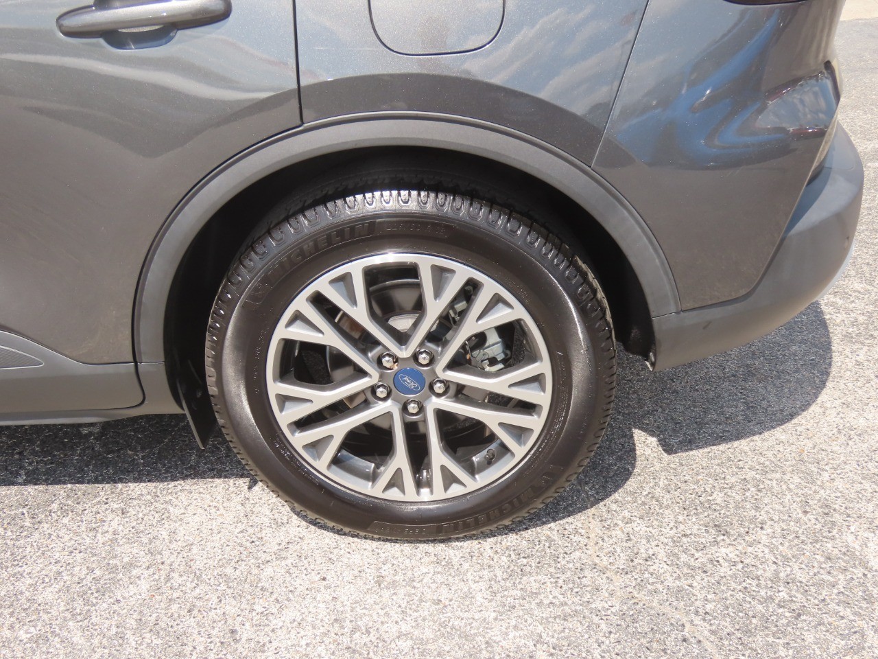 2020 Ford Escape photo 18 of 33