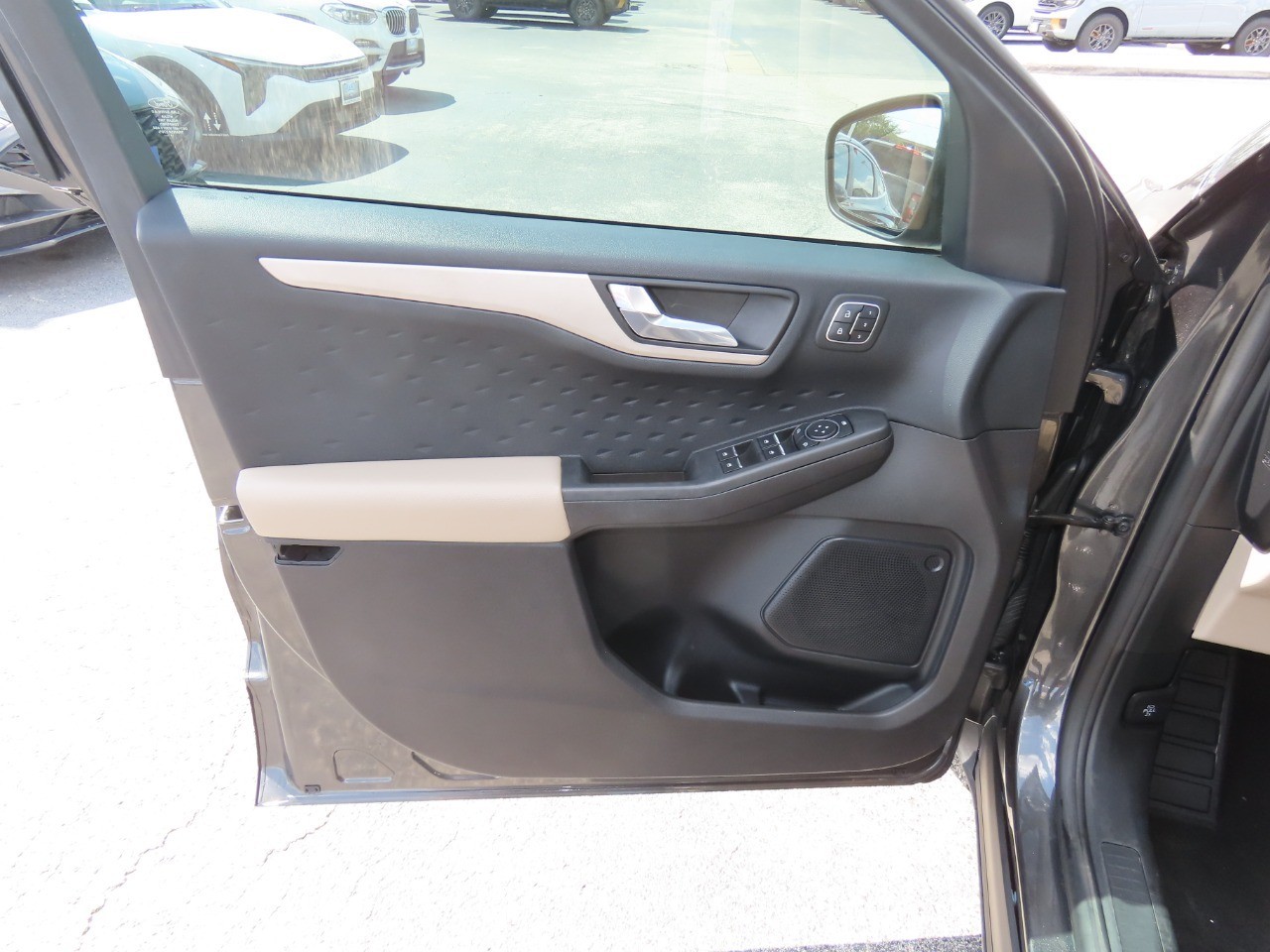 2020 Ford Escape photo 25 of 33