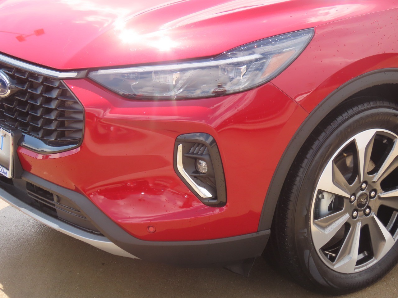 2023 Ford Escape photo 3 of 33
